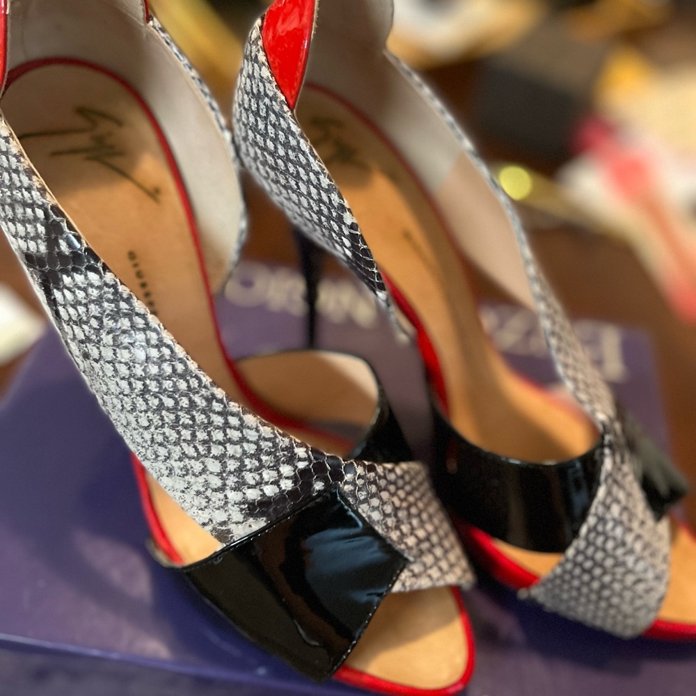 Well Kept Guiseppi Zanotti perfect size 8.5US